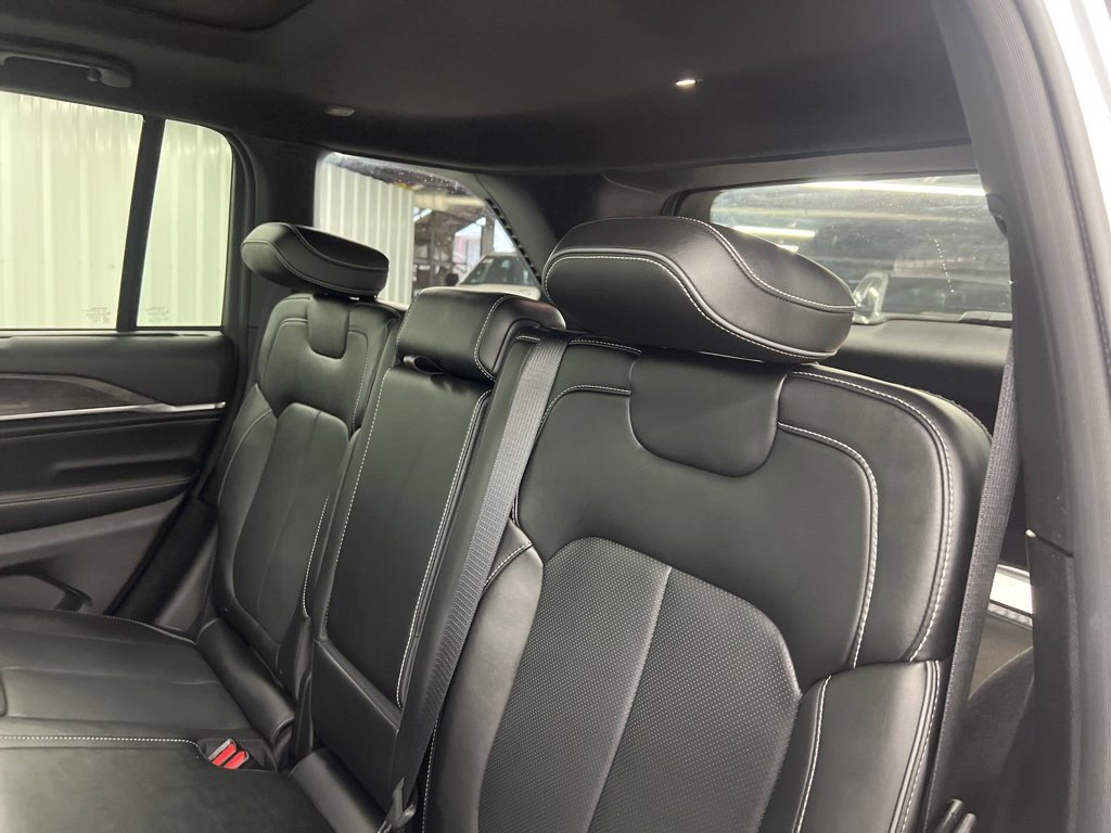 Used 2023 Jeep Grand Cherokee Overland w/ Advanced Protech Group III image 11