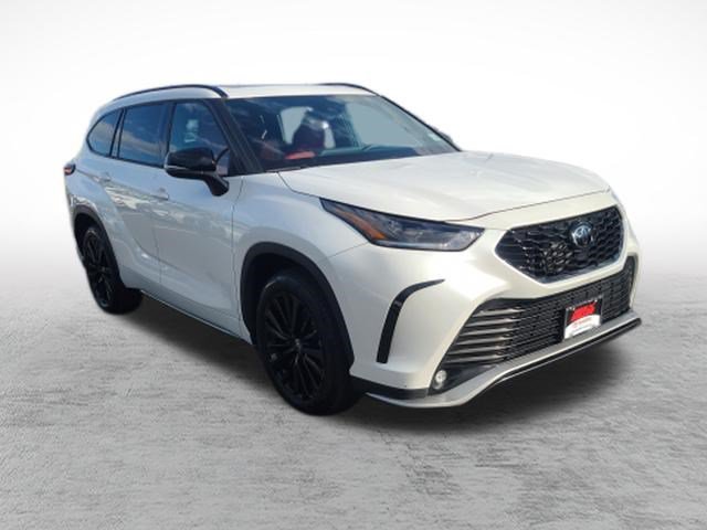 Certified 2025 Toyota Highlander XSE AWD/4WD image 3