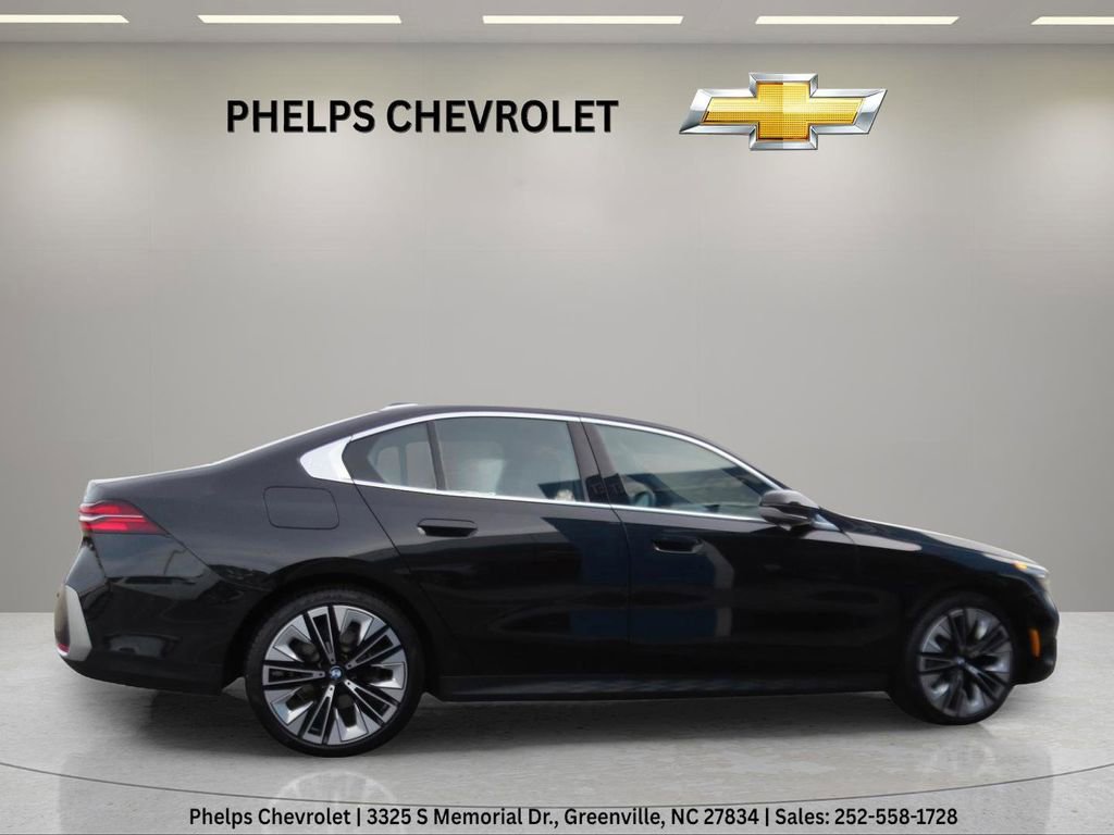 Used 2025 BMW 530i xDrive AWD/4WD image 9