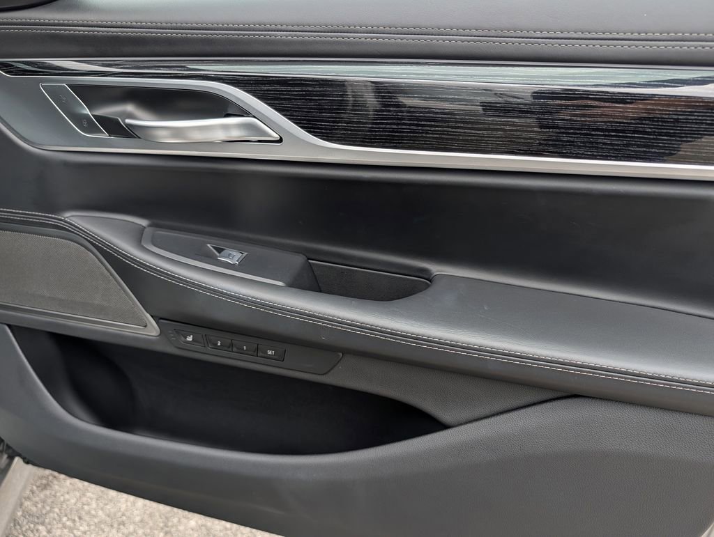 Used 2022 BMW 740i xDrive w/ M Sport Package image 38