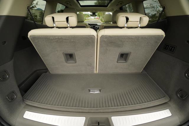 Used 2024 Cadillac XT6 Premium Luxury w/ Technology Package FWD image 33