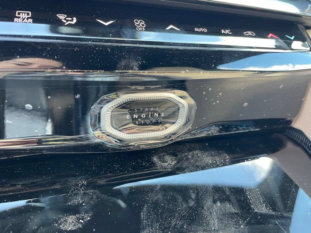 New 2026 Jeep Grand Cherokee L Limited w/ Luxury Tech Group II AWD/4WD image 9