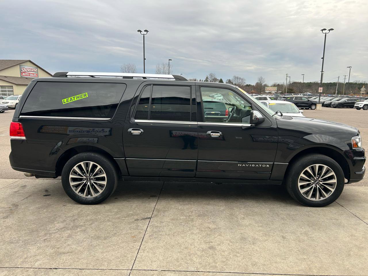 Used 2015 Lincoln Navigator L 4WD image 4