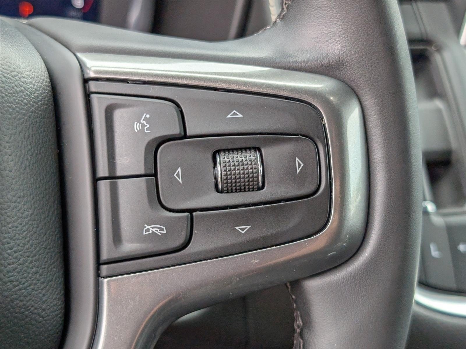 Used 2024 Chevrolet Suburban Premier RWD image 28