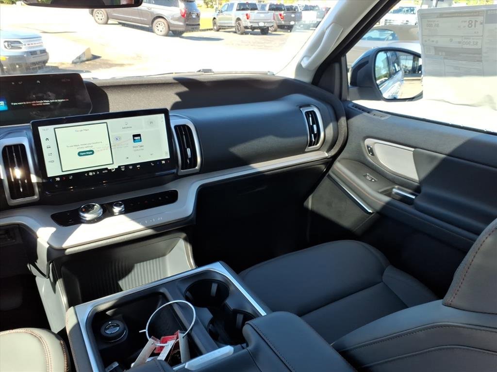 New 2025 Ford Expedition Active image 11