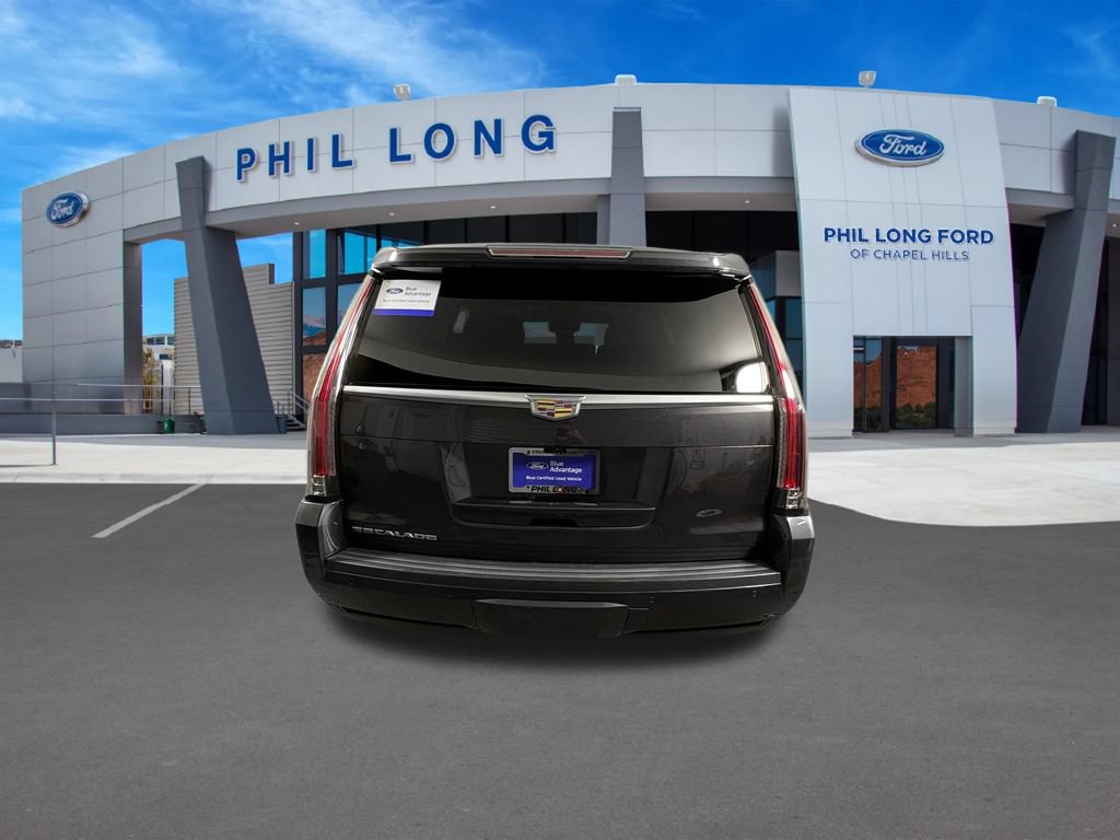 Used 2018 Cadillac Escalade Premium Luxury AWD/4WD image 4