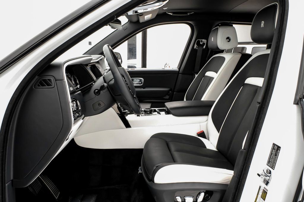 Used 2022 Rolls-Royce Cullinan Black Badge image 6