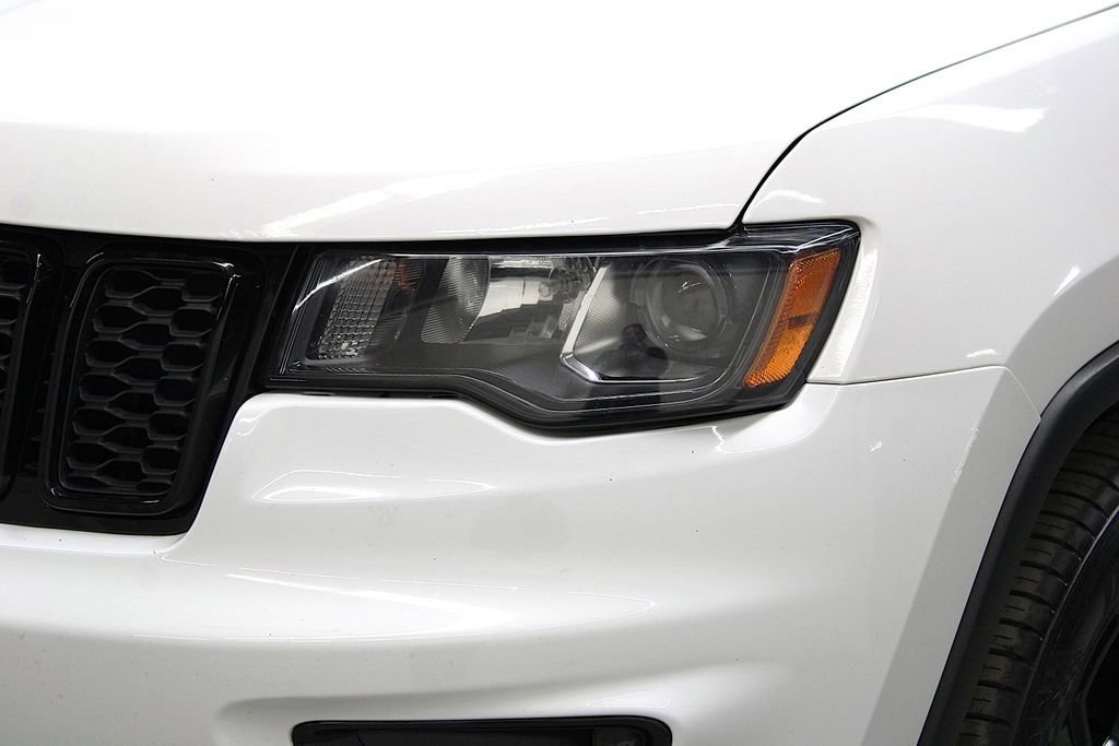 Used 2019 Jeep Grand Cherokee Laredo AWD/4WD image 34