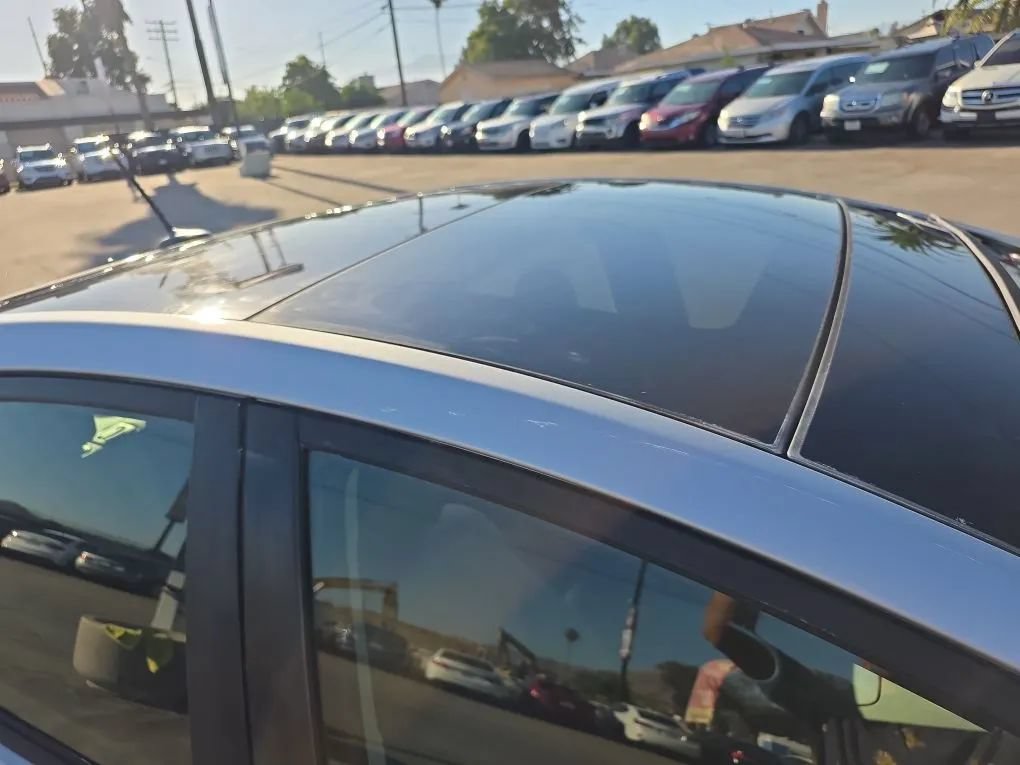 Used 2014 Toyota Prius Four w/ Solar Roof Package FWD image 9