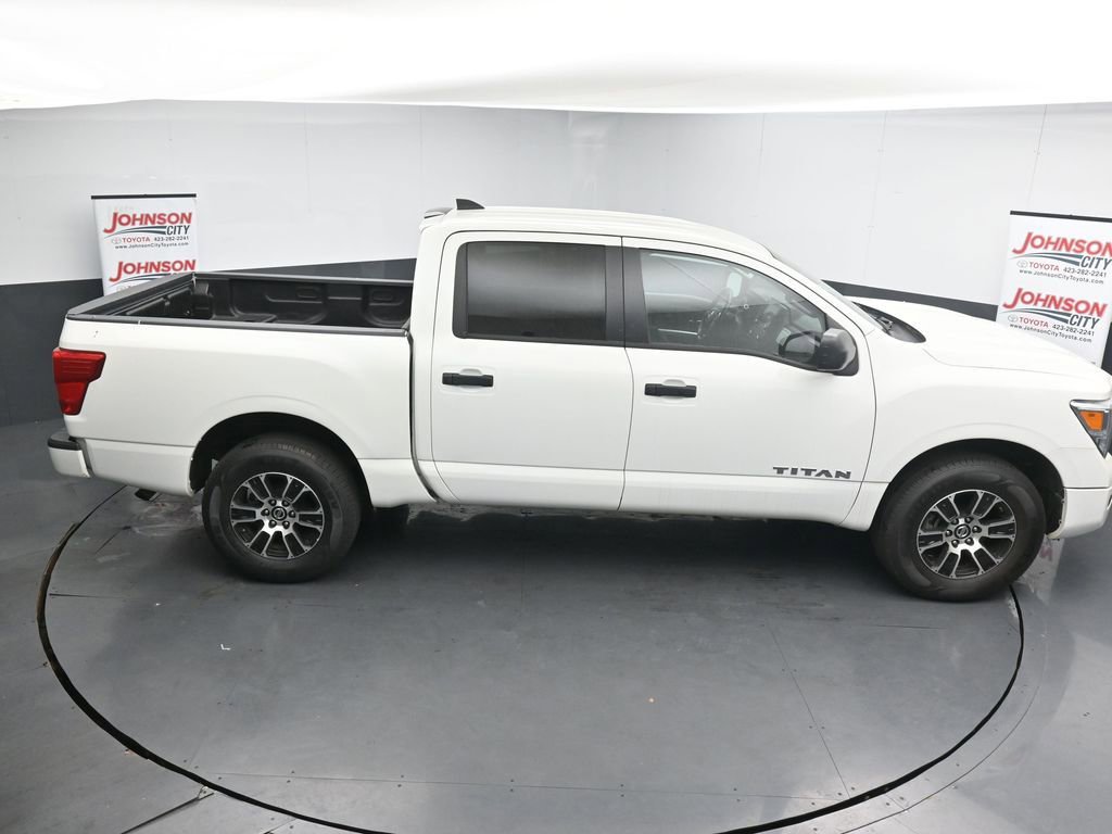Used 2022 Nissan Titan SV image 29
