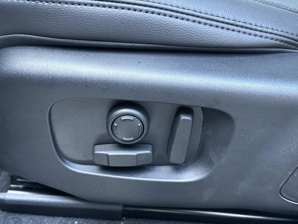 New 2026 Land Rover Range Rover Velar S image 30