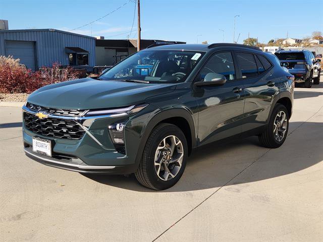 New 2026 Chevrolet Trax LT w/ Driver Confidence Package image 2