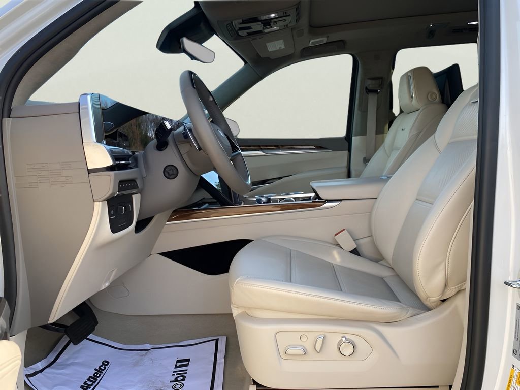 Certified 2025 Cadillac Escalade Premium Luxury Platinum w/ LPO, Floor Liner Package AWD/4WD image 17