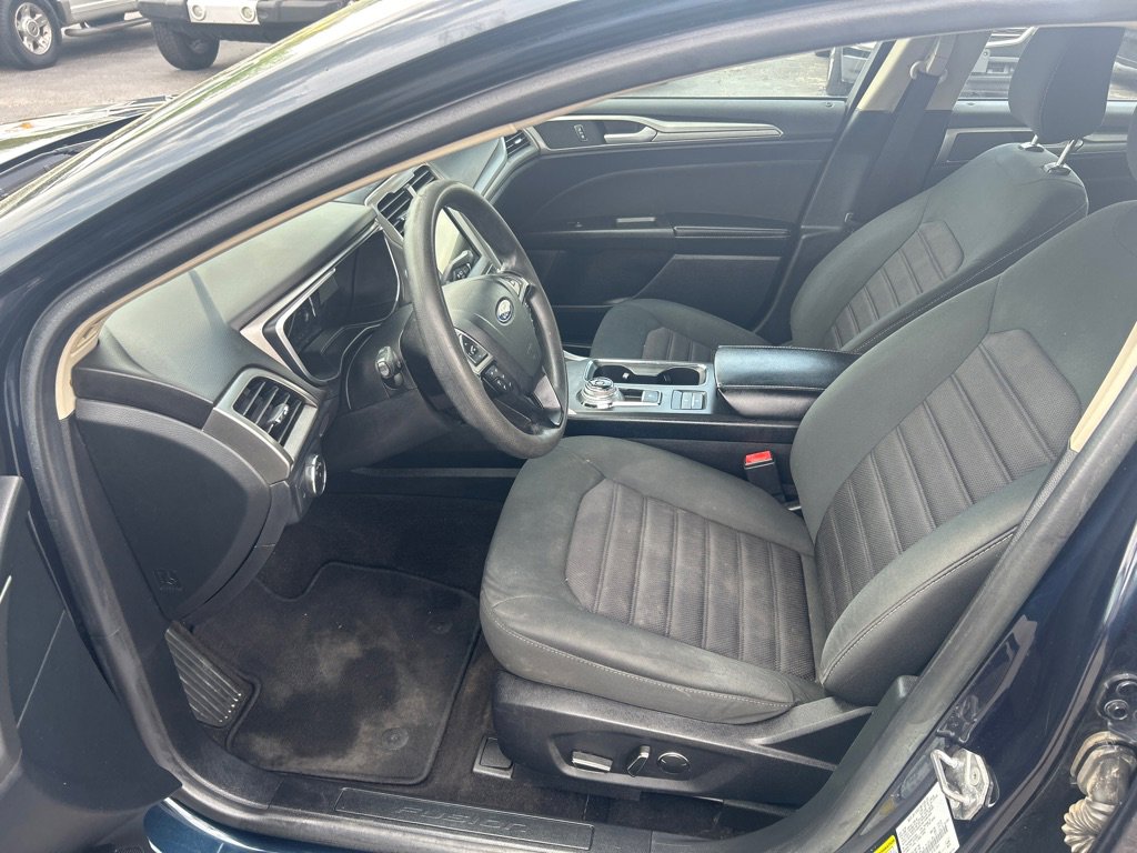Used 2020 Ford Fusion SE image 9