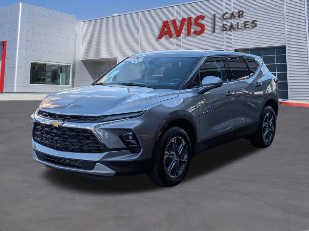 Used 2025 Chevrolet Blazer LT FWD image 1