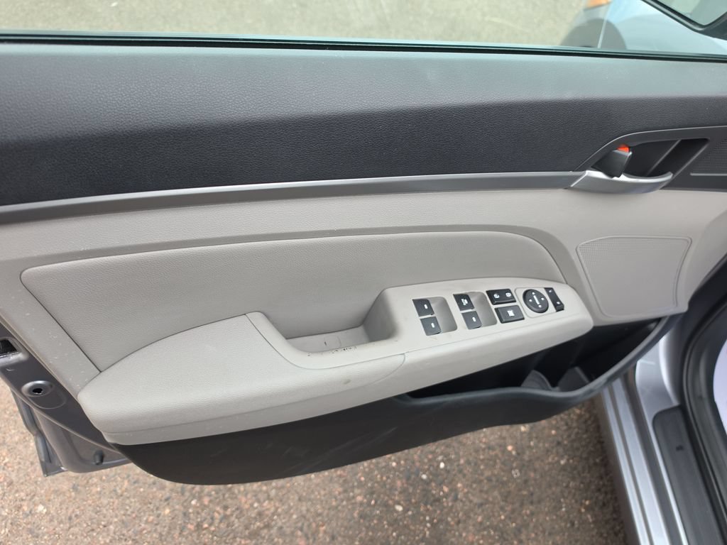 Used 2017 Hyundai Elantra Limited FWD image 18