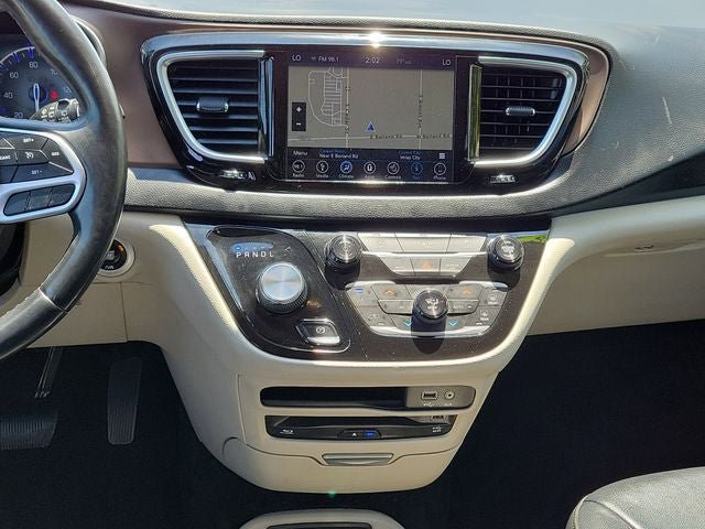 Used 2018 Chrysler Pacifica Touring-L Plus FWD image 22