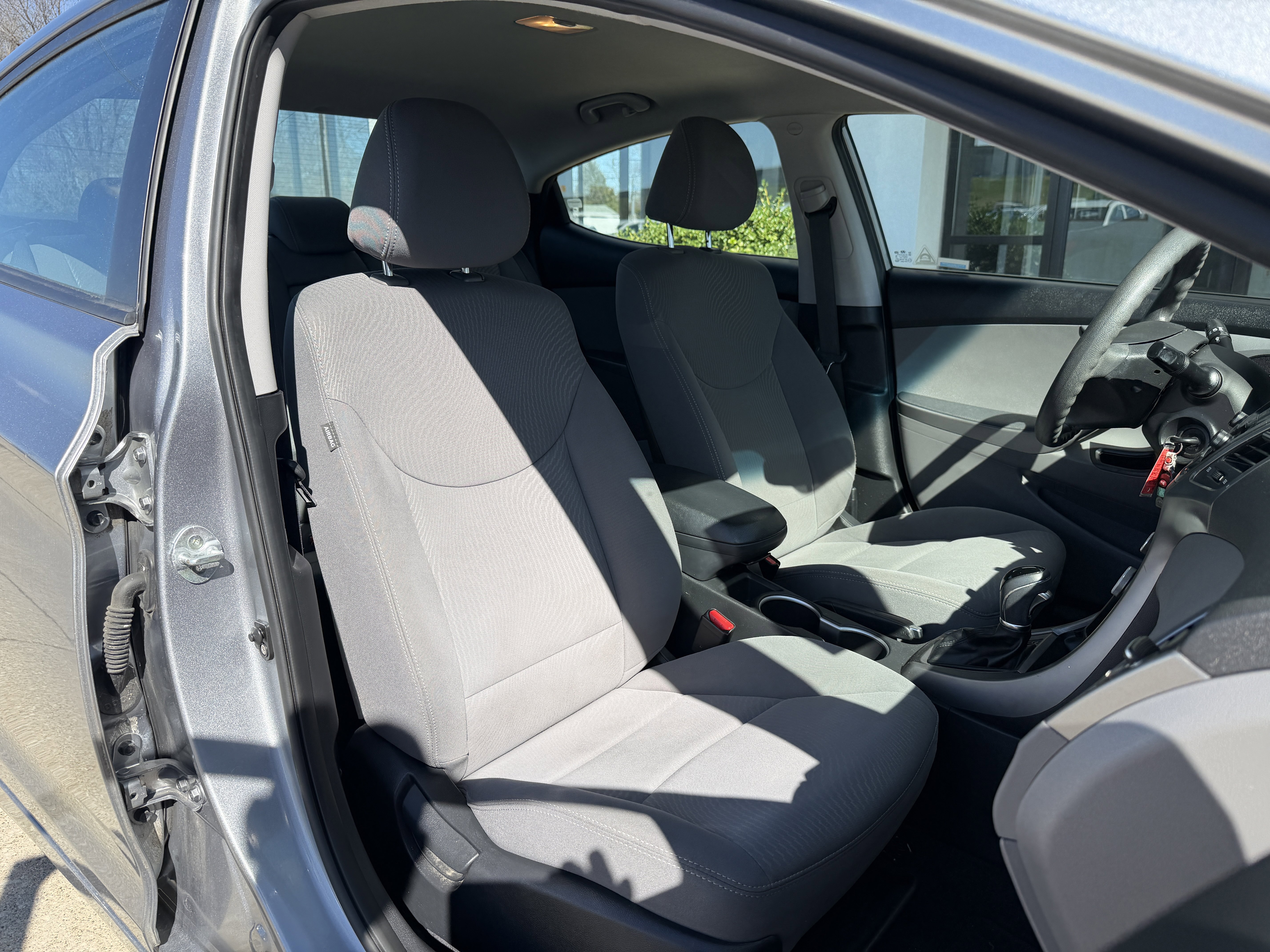 Used 2015 Hyundai Elantra SE image 17