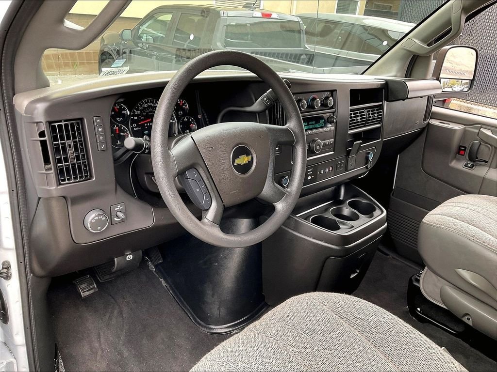 Used 2025 Chevrolet Express 3500 LT w/ LT Preferred Equipment Group RWD image 8
