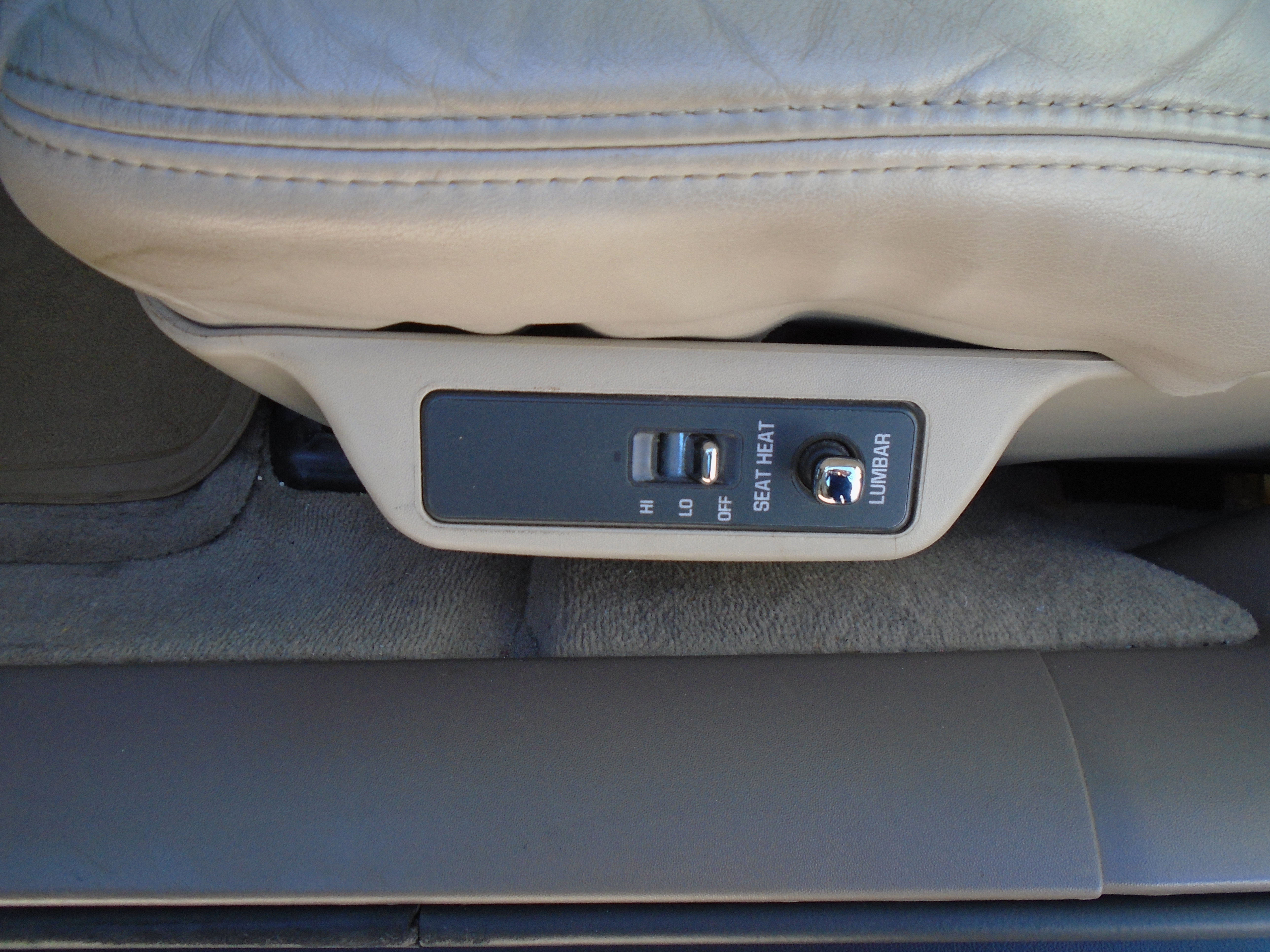 Used 1998 Cadillac De Ville FWD image 25