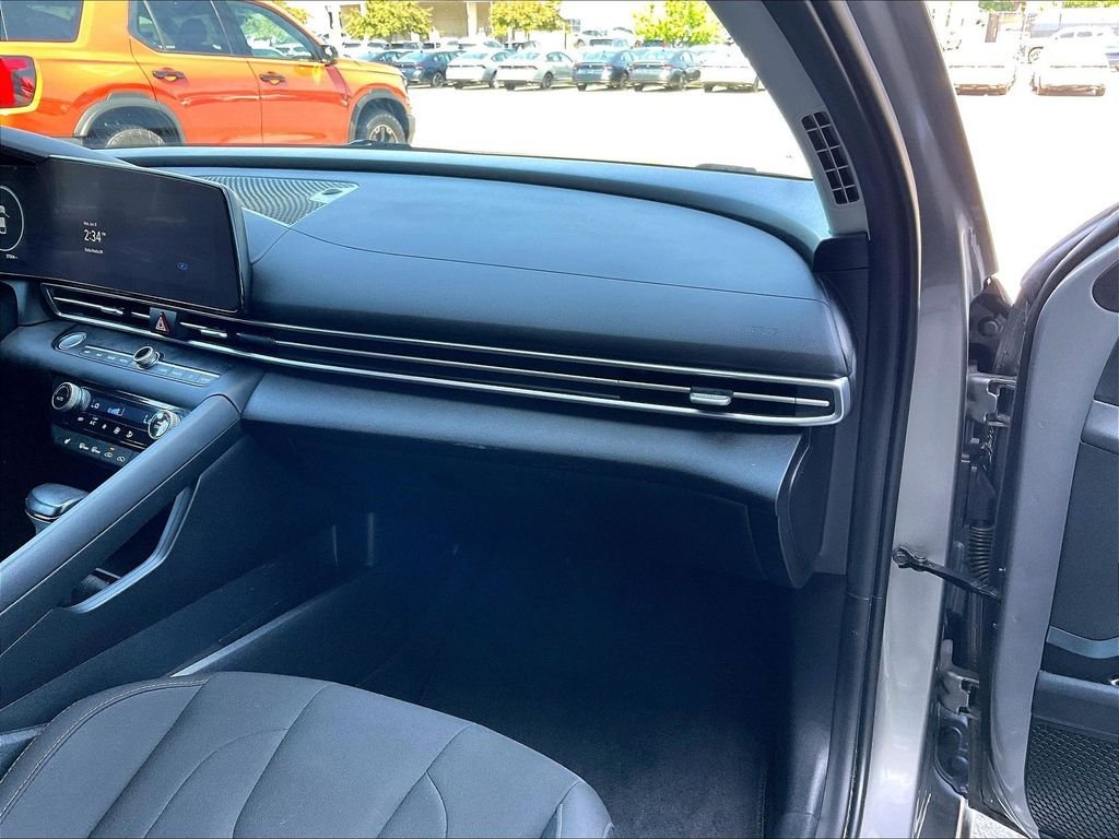 Used 2023 Hyundai Elantra SEL w/ Convenience Package FWD image 13