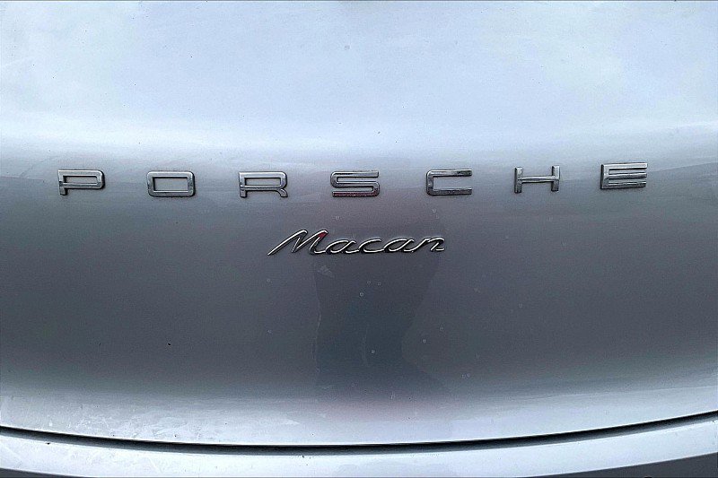 Used 2017 Porsche Macan AWD/4WD image 28