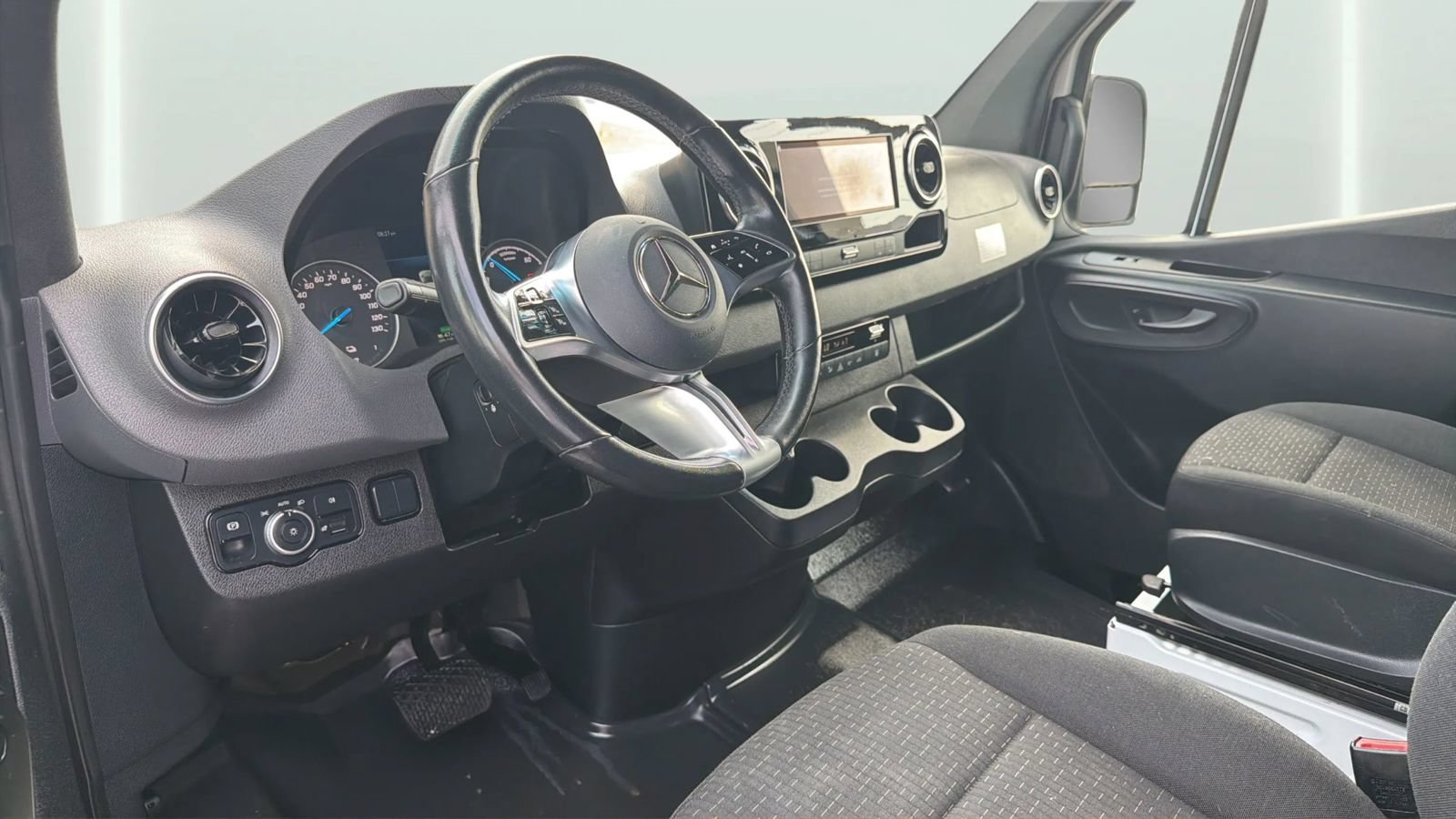 Used 2024 Mercedes-Benz eSprinter 170 Cargo image 16