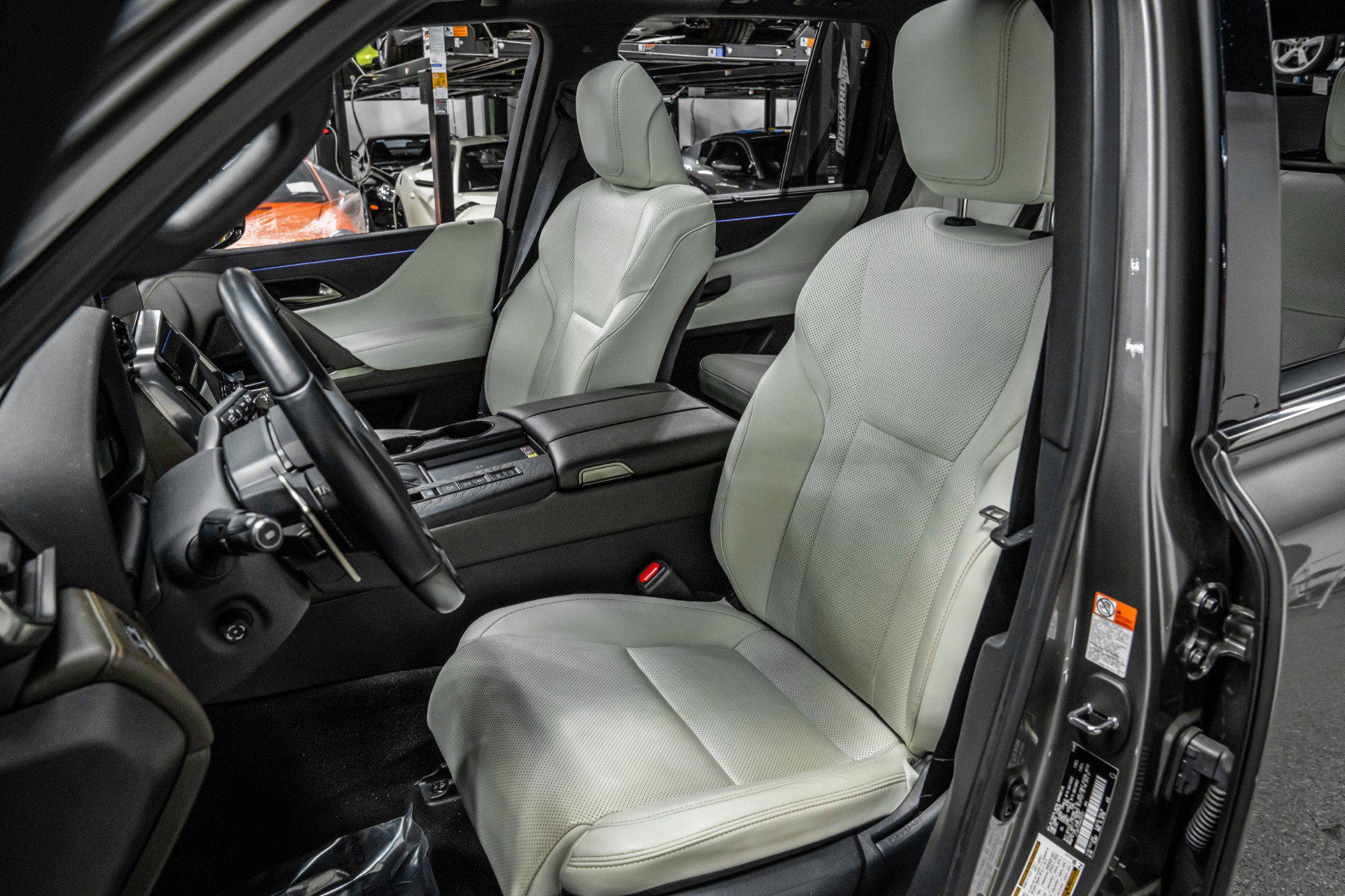 Used 2024 Lexus LX 600 4WD w/ Appearance Package image 22