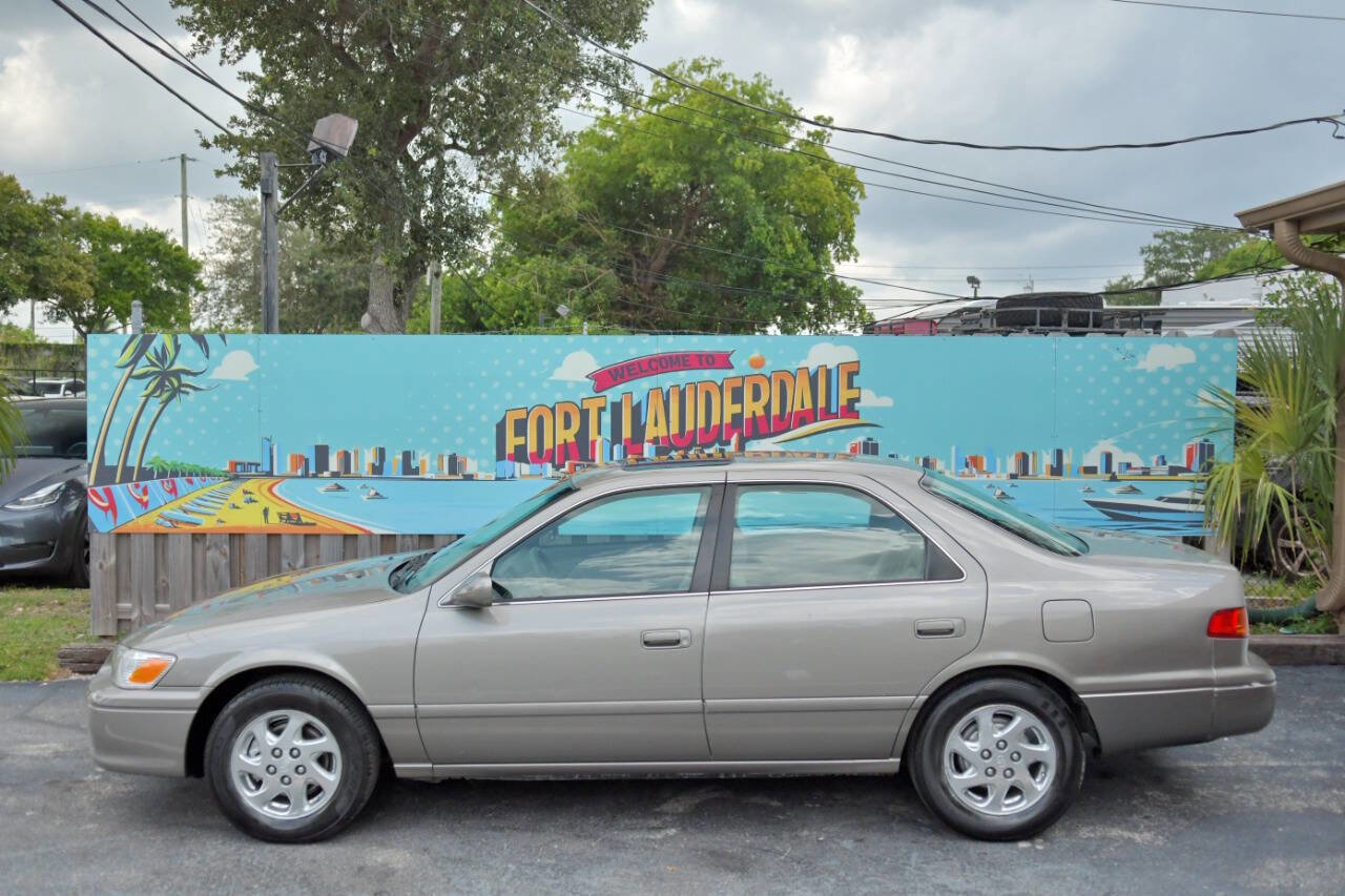 Used 2001 Toyota Camry XLE image 5