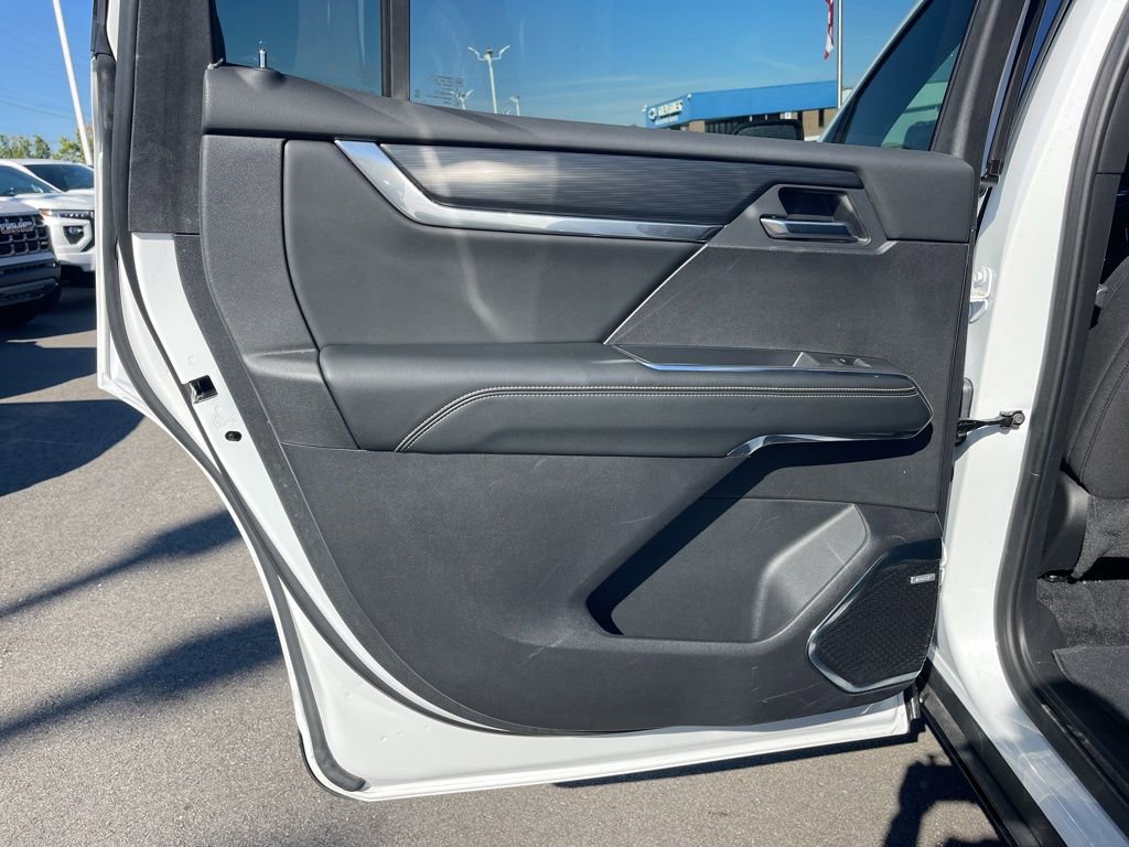 Used 2025 GMC Acadia Elevation FWD image 22