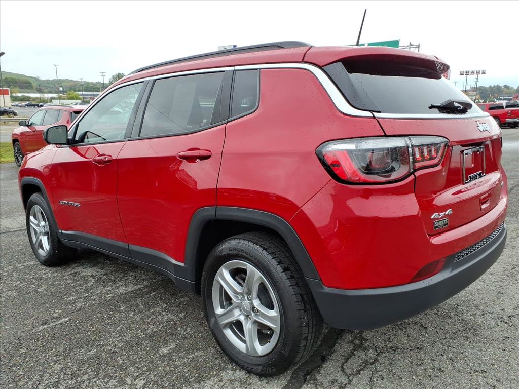 Used 2024 Jeep Compass Latitude image 4