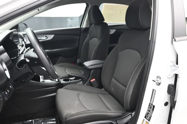 Used 2024 Kia Forte LXS w/ LXS Technology Package FWD image 5