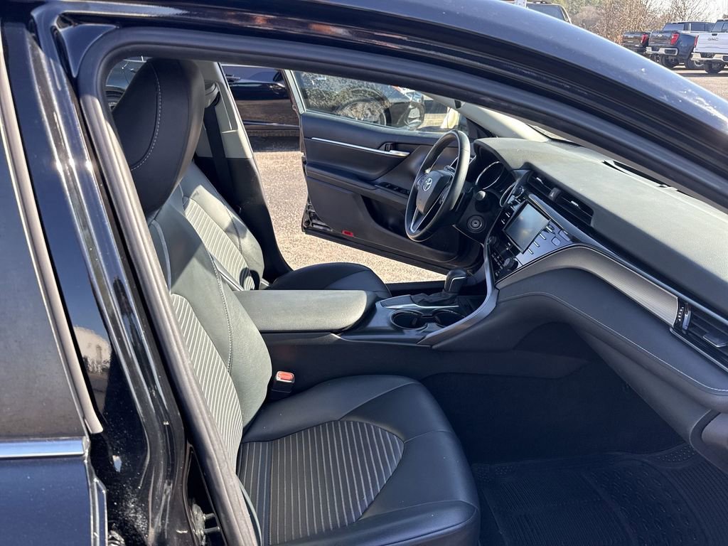 Used 2020 Toyota Camry SE image 15