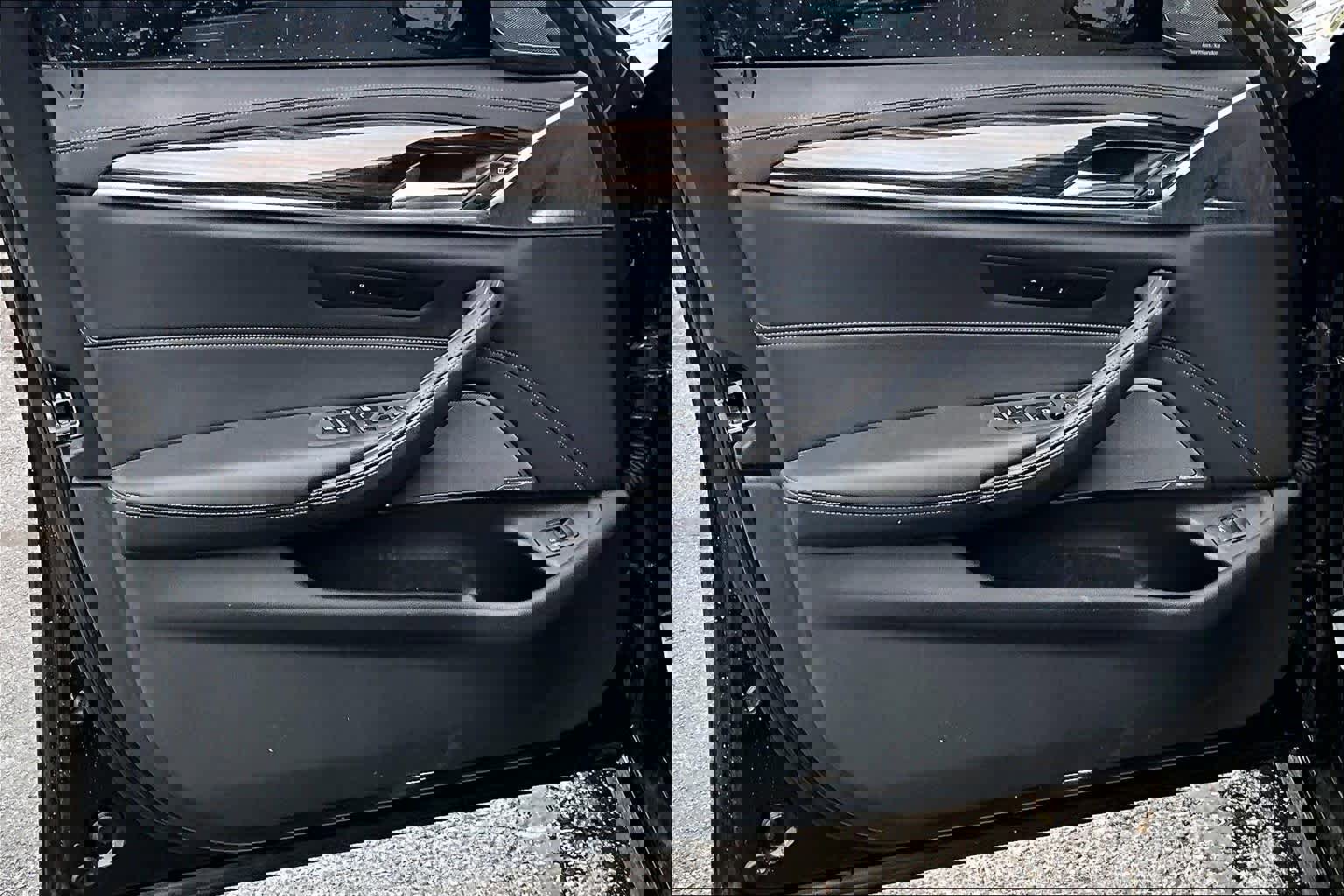 Used 2021 BMW M550i xDrive w/ Premium Package image 23