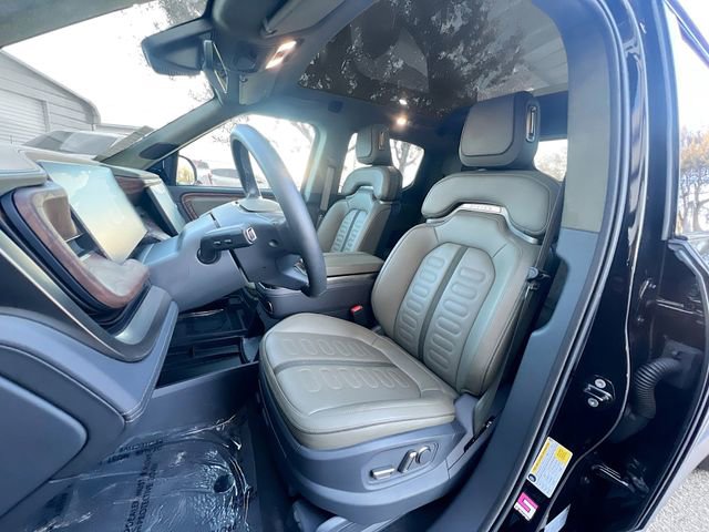 Used 2022 Rivian R1T Adventure image 9