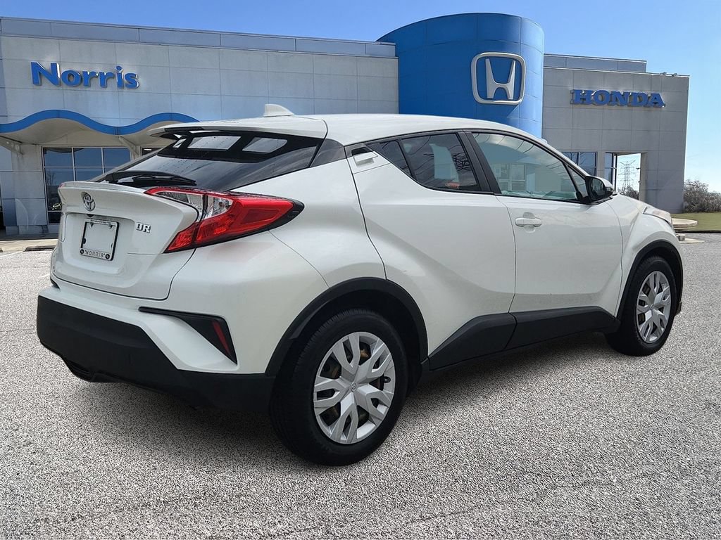 Used 2019 Toyota C-HR LE FWD image 4