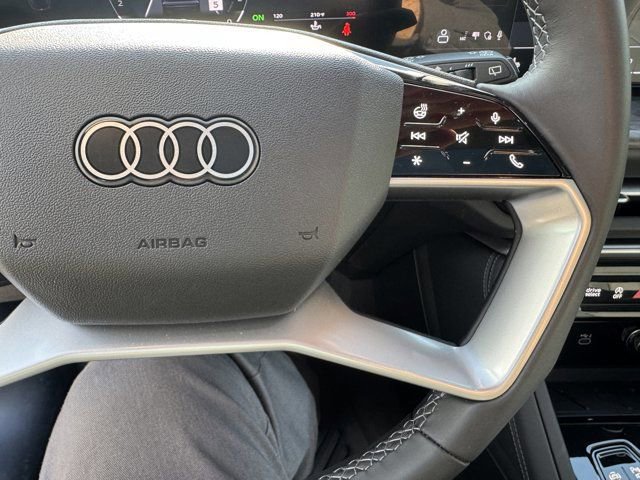 Used 2025 Audi Q5 Premium w/ Convenience Package AWD/4WD image 24