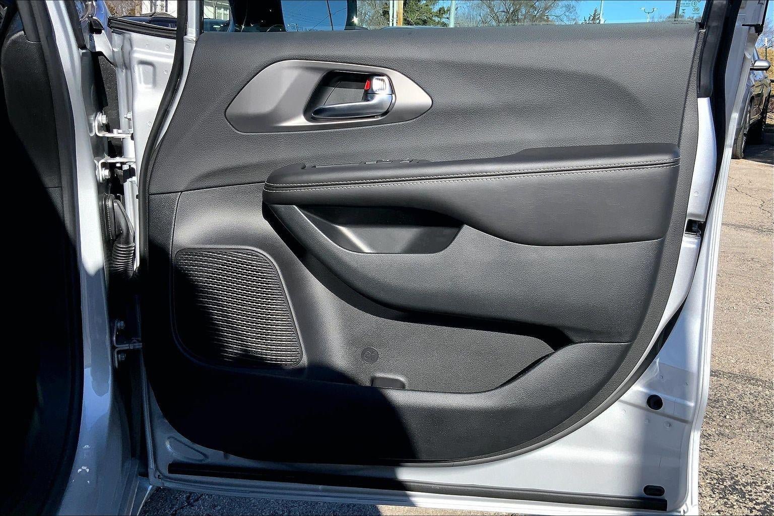 New 2026 Chrysler Voyager LX FWD image 23