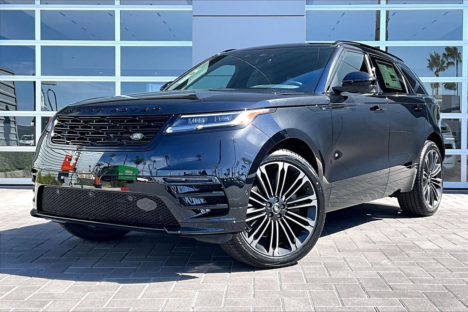 New 2026 Land Rover Range Rover Velar Dynamic SE image 1