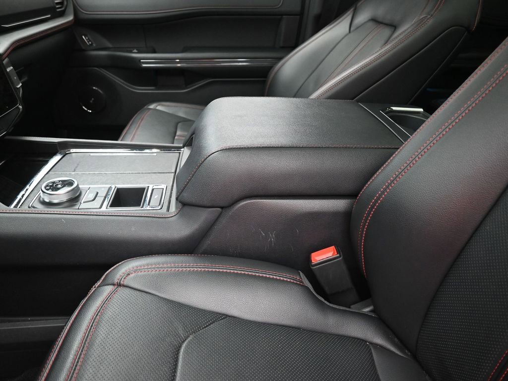 Used 2024 Ford Expedition Limited image 21