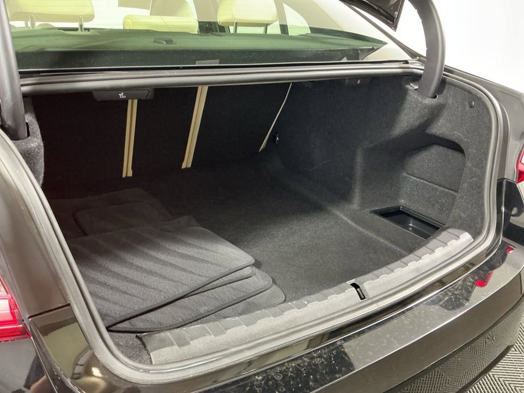 Certified 2023 BMW 330i Sedan w/ Driving Assistance Package RWD image 11