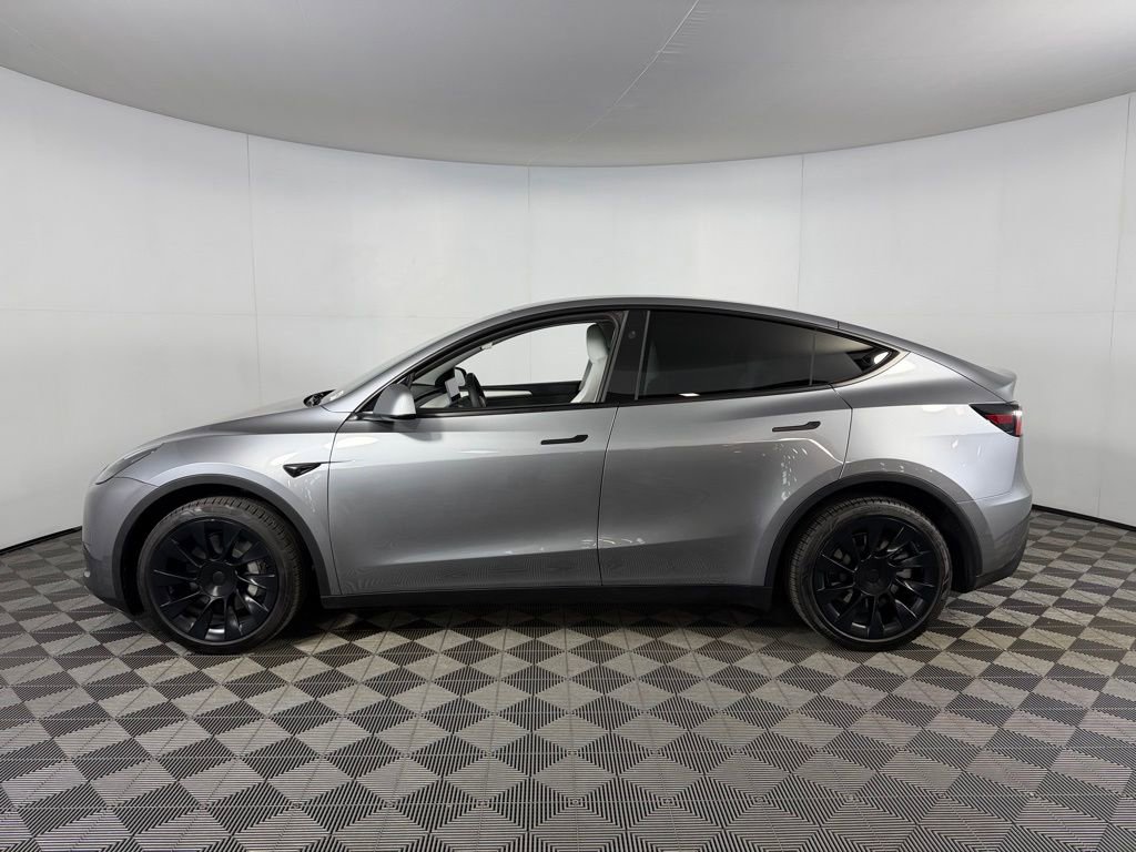 Used 2024 Tesla Model Y Long Range image 10