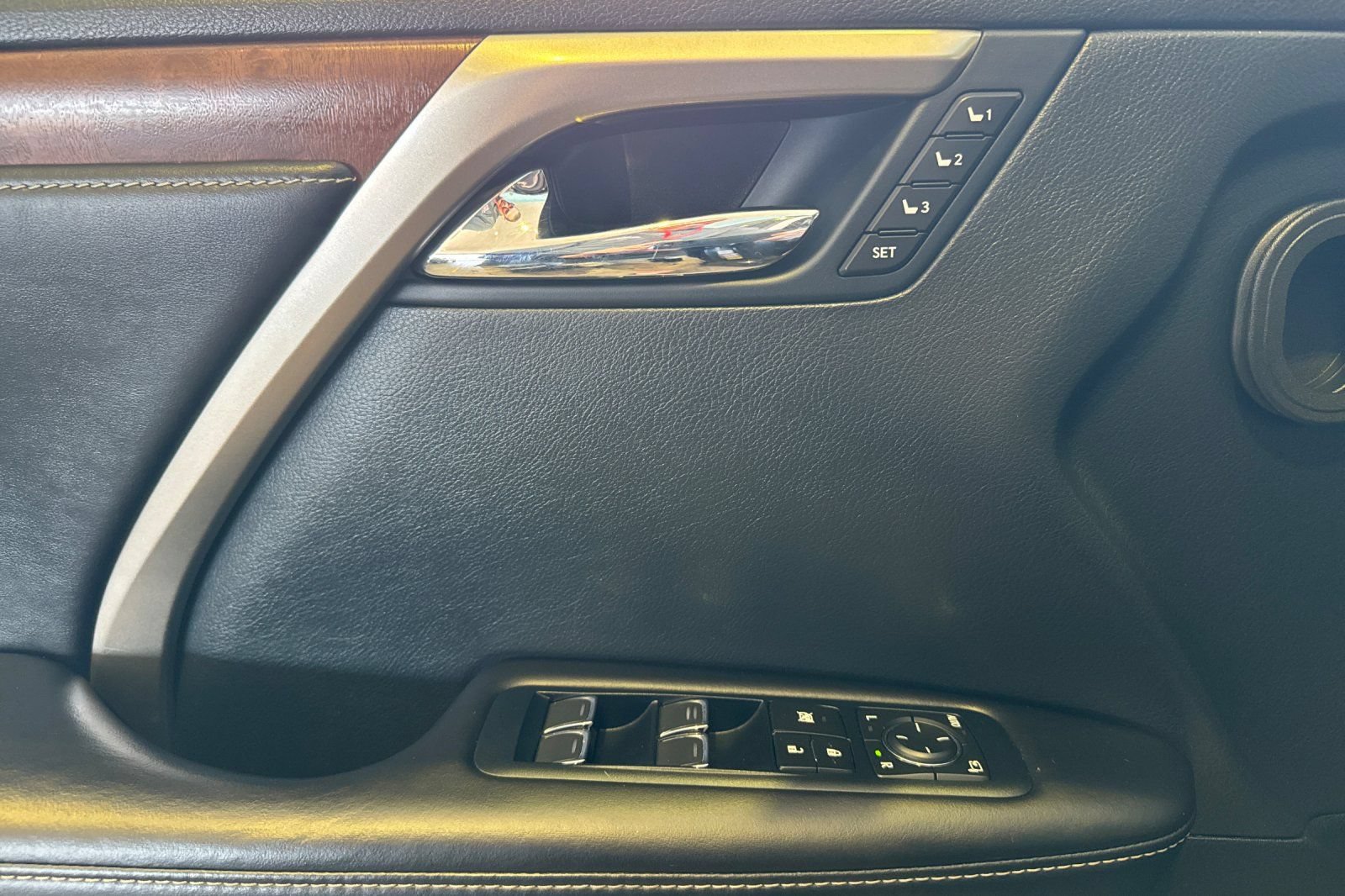 Used 2020 Lexus RX 350L FWD w/ Premium Package image 13