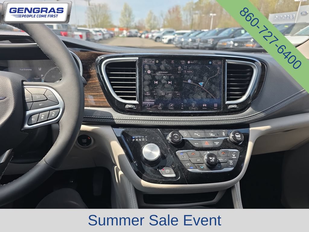 Certified 2024 Chrysler Pacifica Limited FWD image 30