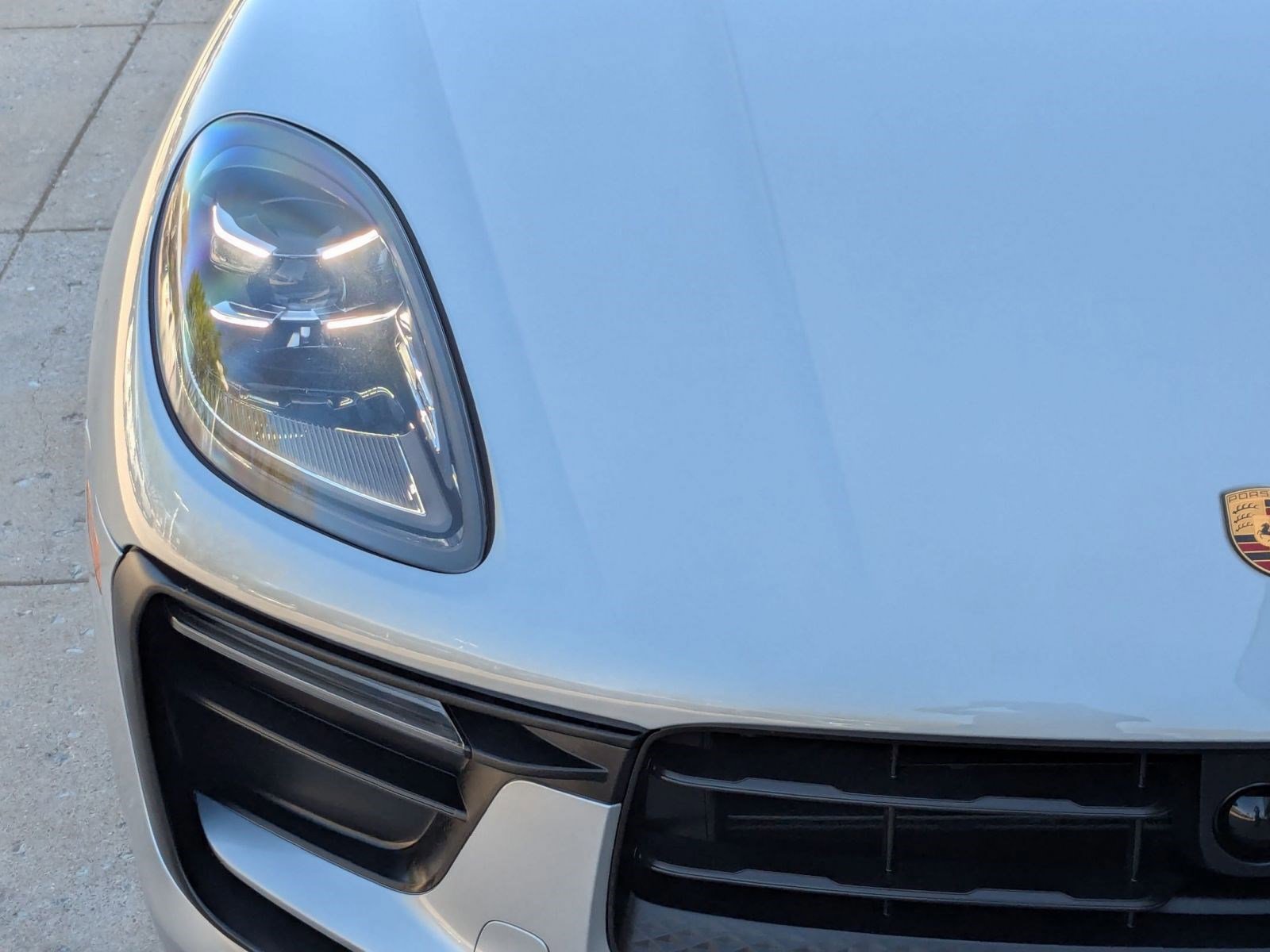 Certified 2025 Porsche Macan image 12