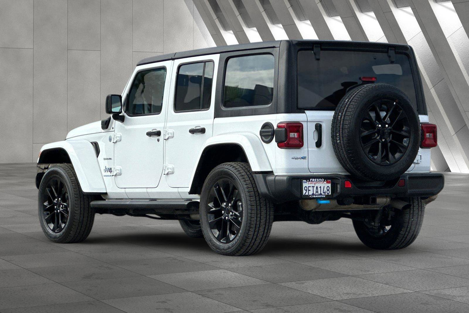 Used 2023 Jeep Wrangler Sahara image 6