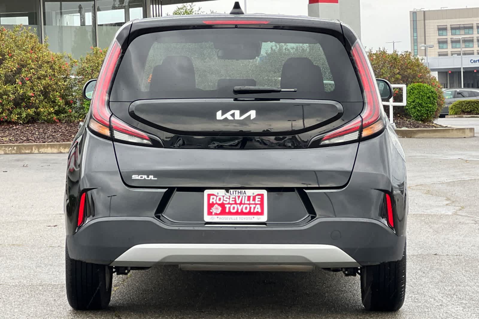 Used 2025 Kia Soul LX w/ LX Technology Package FWD image 8