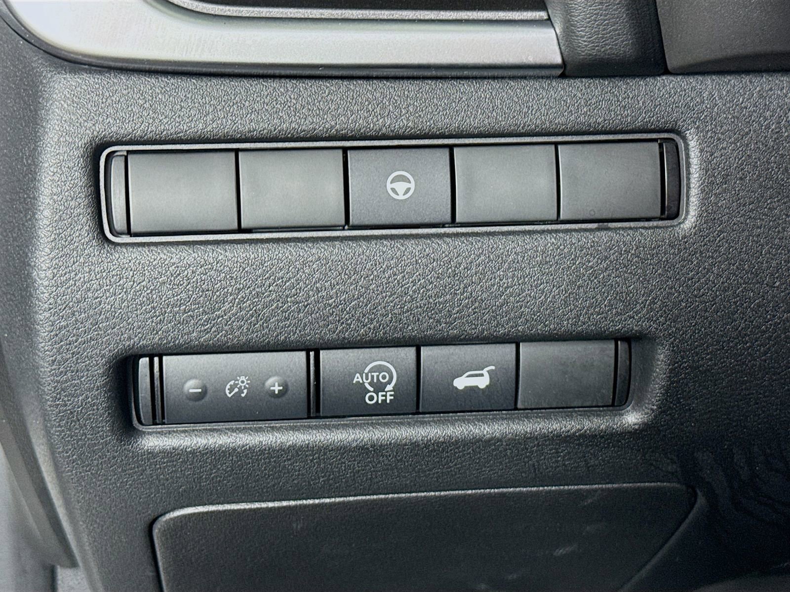 Used 2024 Nissan Rogue SV image 11