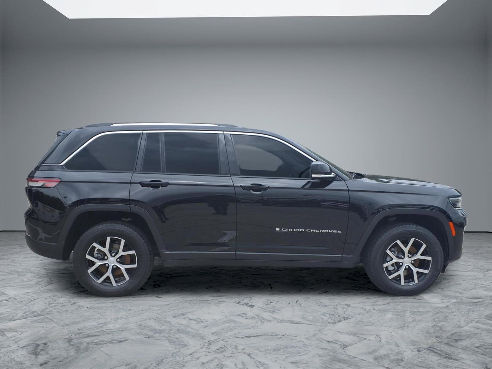 Used 2023 Jeep Grand Cherokee Limited RWD image 8