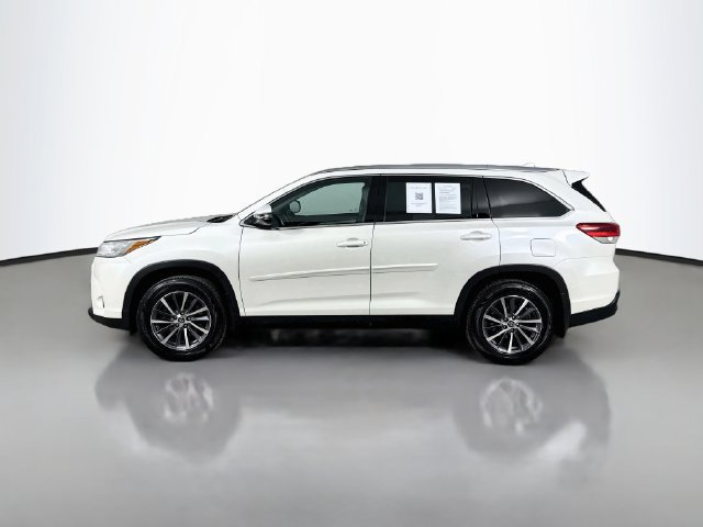Used 2019 Toyota Highlander XLE AWD/4WD image 10